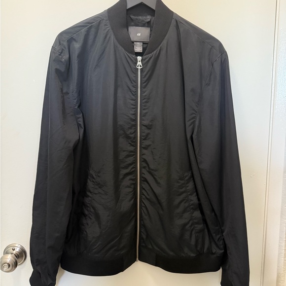 H&M Other - H&M Classic Black Bomber Jacket